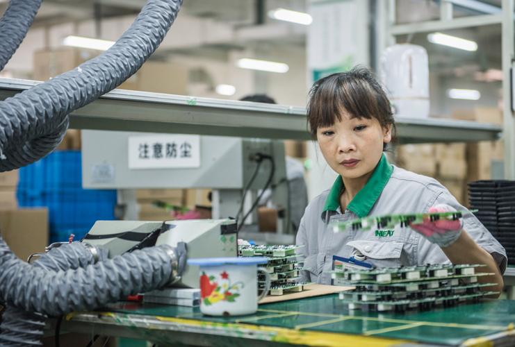 赵建斗,公司经营范围包括:智能消防探测报警控制设备,楼宇